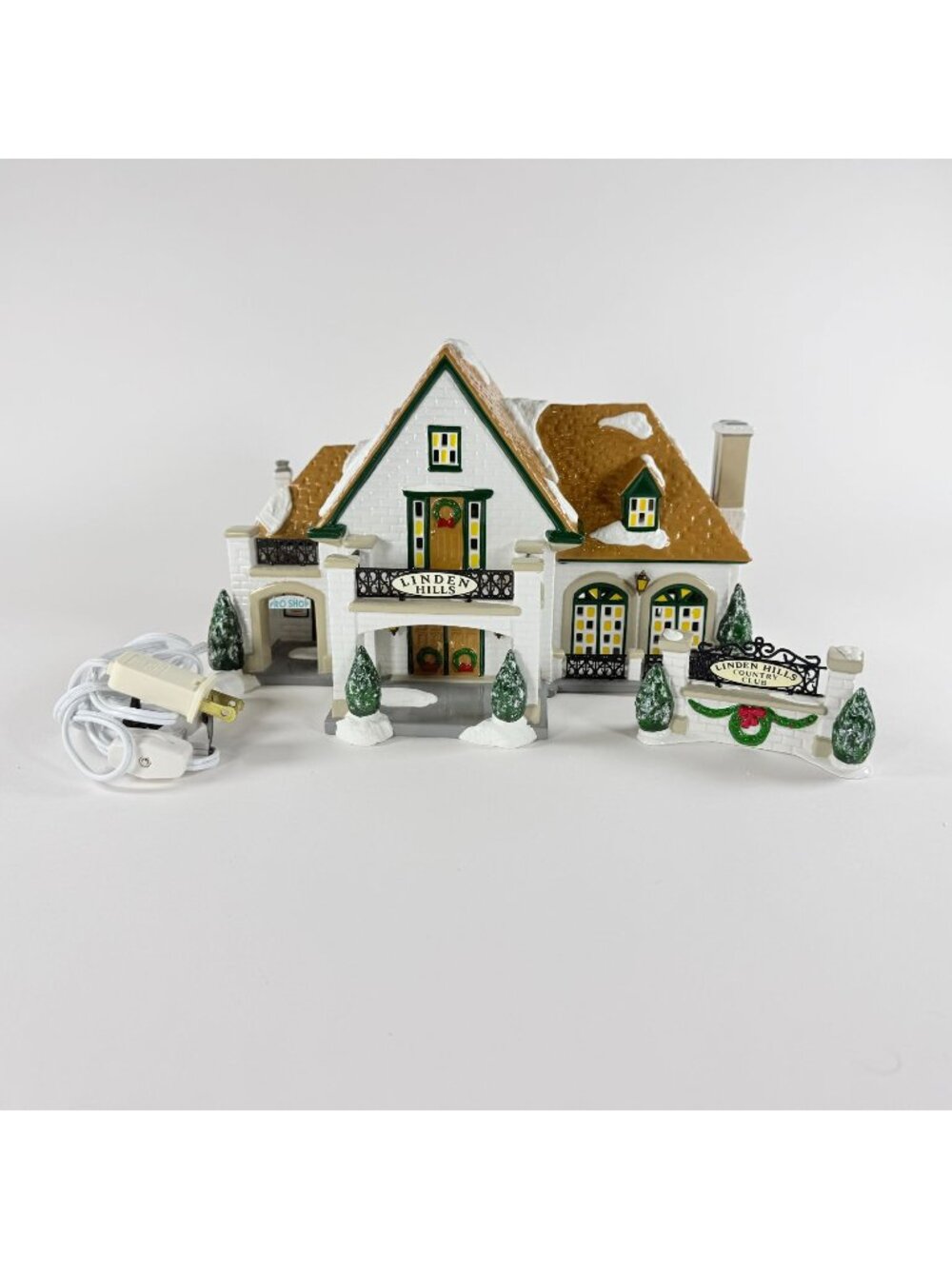 Dept 56 1997 Snow Village Linden Hills Country Club Lighted Christmas Village